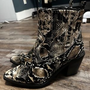 Seven7 Women's Eve Western Snakeskin Embossed Faux Leather Ankle Boots- Size 9
